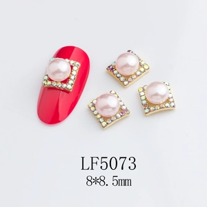 Macro detail of pink pearl nail charm with gold frame and rhinestones, size 8x8.5mm