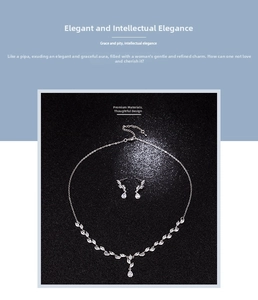 Dettaglio del set di gioielli in argento con zirconi a forma di vite e taglio marquise