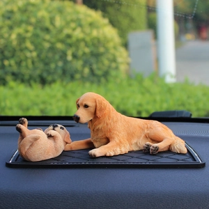 Realistic Golden Retriever car ornaments with puppies on a luxury diamond non-slip mat