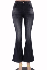 Détail d'un jean évasé taille haute gris foncé avec effet délavé rétro chic