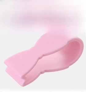 Close-up of pink non-slip quilt clip made of durable PP material with wavy texture
