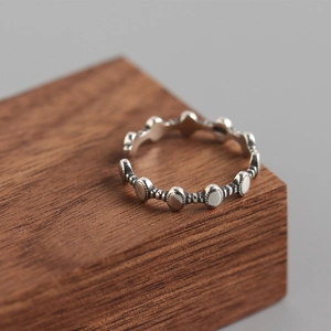 Anello in argento sterling S925 stile retrò con perline ossidate su base in legno