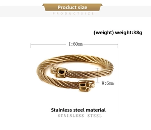 Detailansicht eines 6 mm goldenen Edelstahlschädels mit 60 mm Innendurchmesser und 38 g Gewicht
