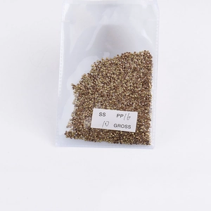 Macro-opname van bronzen zettingen SS PP16 voor DIY lange staaf hangers sieraden maken