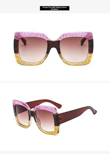 Détail des lunettes de soleil carrées avec monture dégradée violet-jaune et paillettes