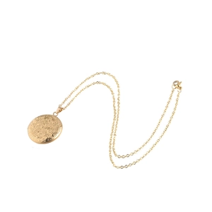 Collier médaillon rond vintage en acier inoxydable doré 316L avec gravure florale