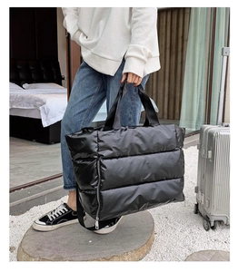 Quilted black fitness travel bag with large capacity and soft down-cotton texture