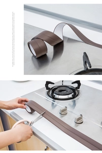 Détail du ruban d'étanchéité en PVC marron appliqué sur le bord d'une cuisinière inox