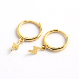 Minimalistische S925 Silber Blitz-Ohrringe mit polierter Goldoberfläche für Damen