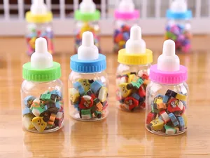 Miniatur-Radiergummis in Form von Vögeln in bunten Babyflaschen-Containern