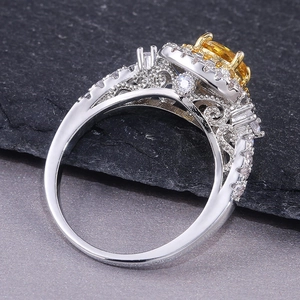 Bague de luxe en argent avec halo de zircon jaune et motifs floraux creux détaillés