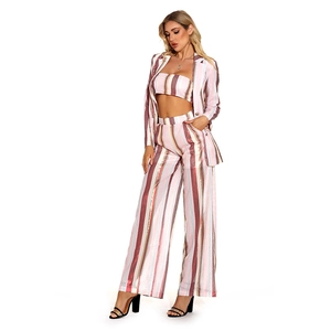 Completo donna 3 pezzi a righe con blazer, crop top e pantaloni a gamba larga