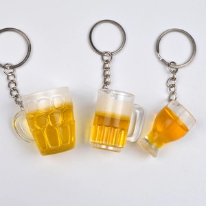 Portachiavi mini boccale di birra con schiuma e liquido realistici in tre stili