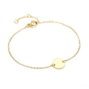 Detail of minimalist gold-plated stainless steel bracelet with a round charm and lobster clasp