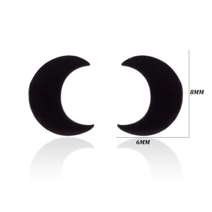 Detail of black crescent moon earrings with 8mm and 6mm size reference measurements