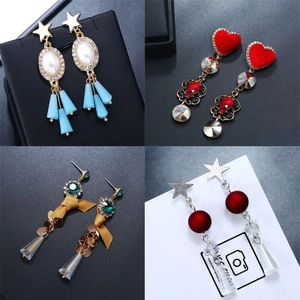 Detailset aus vier asymmetrischen Anhängerohrringen mit Perlen, Herzen und Blumenkristallen