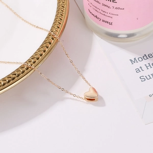 Minimalistische goldene Herz-Halskette mit poliertem Finish und feiner O-Gliederkette