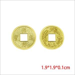 Detail von traditionellen chinesischen Goldmünzen für DIY Handyhüllen Bastelzubehör