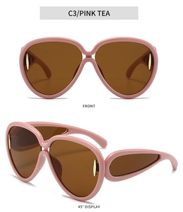 Vue détaillée de lunettes de soleil roses à monture épaisse avec verres marron et dorés
