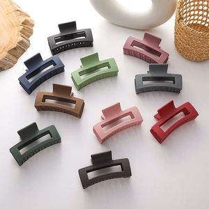 Matte Hair Claw Clip Large Acrylic Hollow Rectangular Geometric Shark Hairpin Nonslip Headwear For Women Girls