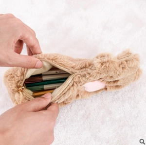 Estuche de peluche con forma de pata de gato marrón de gran capacidad y cremallera
