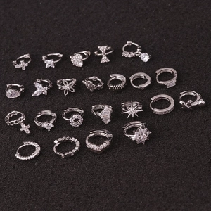 Aros de plata con circonitas microengastadas en formas de estrella, corazón y cruz