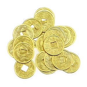 Goldene chinesische Münzen im antiken Stil mit quadratischem Loch für DIY-Handwerk