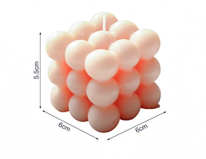 Dimensioni dettagliate della candela profumata a cubo rosa chiaro misura 6x6x5,5 cm