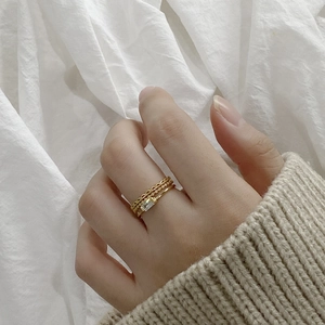 Stackable gold ring set for women with rectangular zircon and twisted rope bands