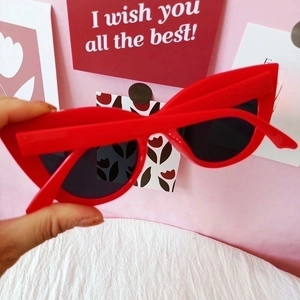 Retro red cat eye sunglasses with dark lenses for a vintage 90s fashion streetwear look