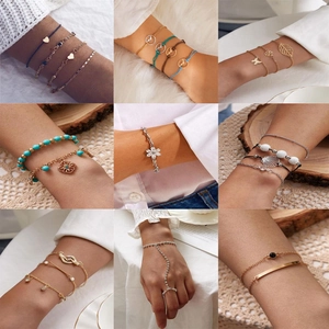 Details von böhmischen Blatt-Anhängern mit Kristallen und Türkisperlen-Armbandsets