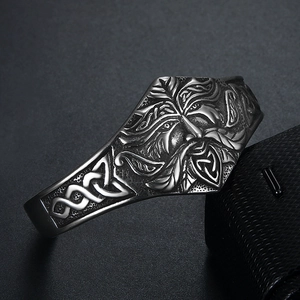 Bracelet manchette en acier inoxydable pour hommes avec visage guerrier viking
