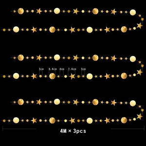 Detailed view of gold star and moon garland decoration with precise size intervals and 4M length.