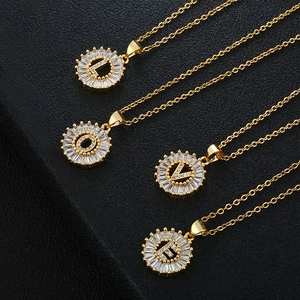 Collier lettre or LOVE avec pavé de zircons, chaîne minimaliste en acier inoxydable