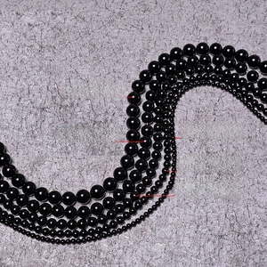 Polierte schwarze Achatperlen im Größenvergleich von 4 mm bis 12 mm für Schmuck