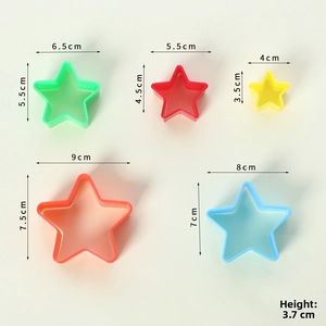 Detailed size chart for five nested star-shaped plastic cookie cutters with heights