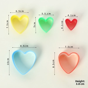 Size chart for 5-piece heart-shaped cookie cutters with dimensions and 3.8cm height