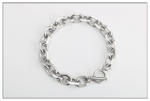Detail view of silver titanium steel O-chain bracelet featuring a classic OT toggle clasp