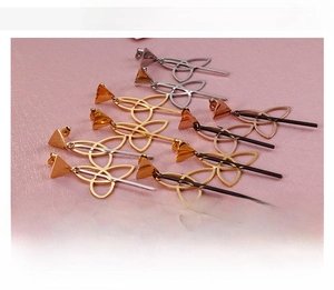 Detailed comparison of geometric triangle leaf earrings in gold, rose gold and silver steel