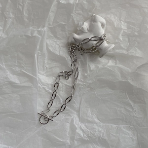 Detailed macro view of S925 silver chunky link chain necklace with toggle clasp closure