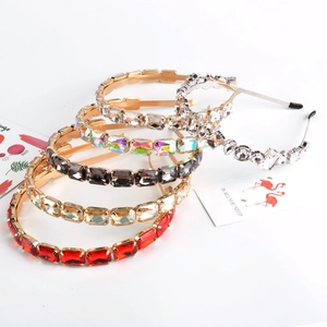 Cerchietti sottili con strass scintillanti in vari colori e cristalli rettangolari