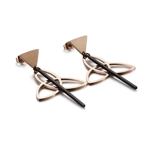 Rose gold clover earrings with long black bar in geometric stainless steel style