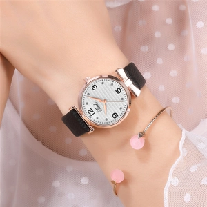 Damen-Quarzuhr in Roségold mit schwarzem Lederarmband und passendem Goldarmband