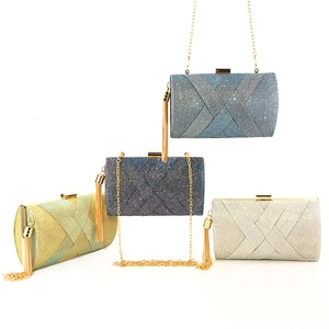 Eleganti pochette da sera in raso glitter con nappe e catene dorate in blu, oro e argento