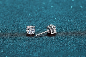 Macro detail of S925 sterling silver four-prong stud earrings with brilliant moissanite