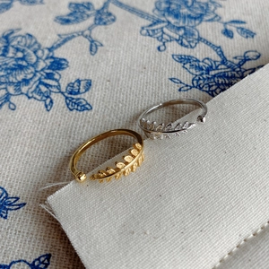 Detailed view of adjustable 925 sterling silver leaf rings in gold and silver finish