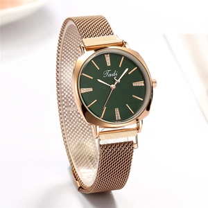 Montre À Quartz Pour Femme À La Mode Incrustation De Strass Boîtier En Alliage Bracelet Magnétique En Maille Milanaise