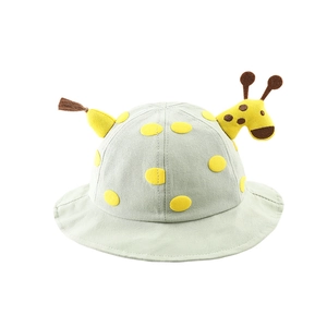 Cute giraffe cartoon sun hat for kids in light grey with yellow polka dots
