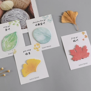 Note adesive creative a forma di foglia: gelso verde, ginkgo giallo e acero rosso