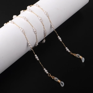 Fashionable eyewear chain with elegant white pearls and minimalist golden metal links